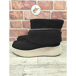 White Mountain Digital Platform Faux Fur Boot Black Suede Women's Size 8.5 NWT